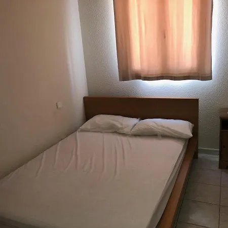 Villa T4 Avec Piscine, 3 Chambres, Jardin, Parking Prive, Proche Commerces Et Plage, 8 Couchages - Fr-1-81-296
