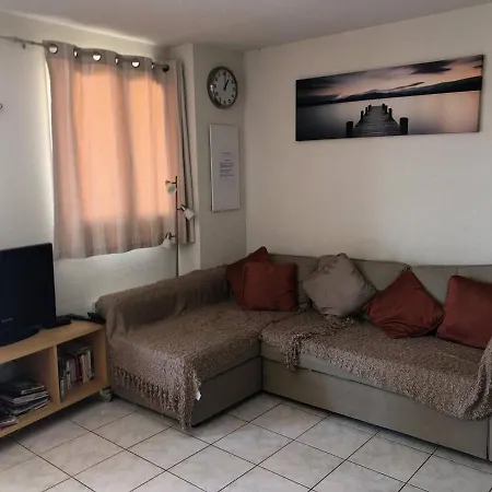 Villa T4 Avec Piscine, 3 Chambres, Jardin, Parking Prive, Proche Commerces Et Plage, 8 Couchages - Fr-1-81-296 *